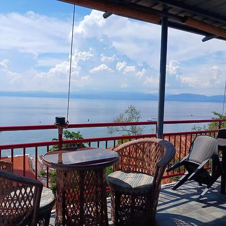 Strandhaus Condotel Moalboal Exterior photo