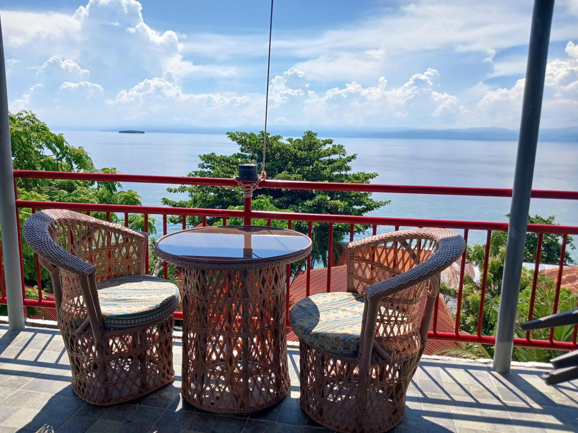 Strandhaus Condotel Moalboal Exterior photo